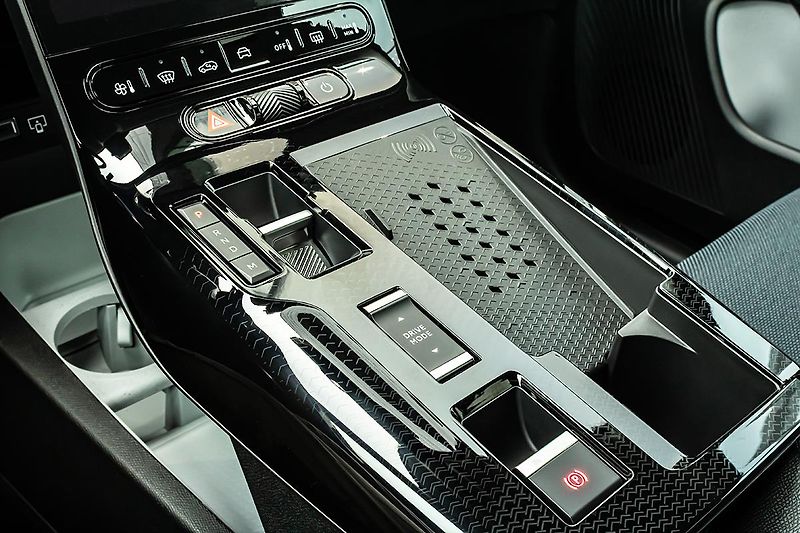 Citroën C5 Aircross (2026) 1,2 PLUS Hybrid 145k Automat - fotka 15 z 17