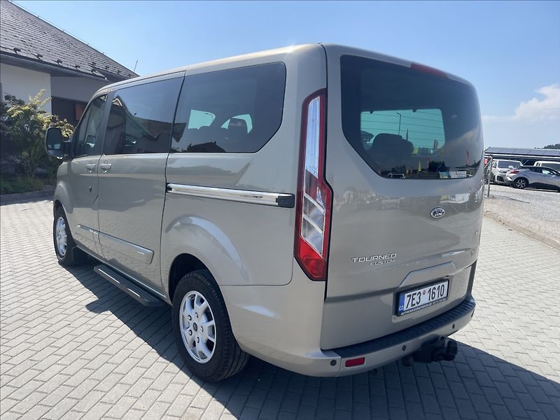 Ford Tourneo Custom 2,2 TDCi 114kw Titanium 8míst - fotka 3 z 37