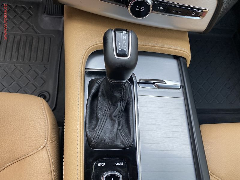 Volvo XC90 (2016) 2.0 D, Momentum, AT - fotka 18 z 20