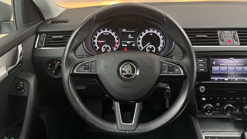Škoda Octavia 1.6 TDI Ambition Combi - fotka 9 z 24