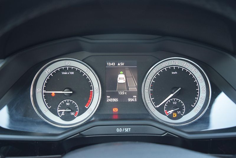 Škoda Superb (2017) 2.0TDI 110kw 4x4 L&K PAN TAŽNÉ - fotka 37 z 50