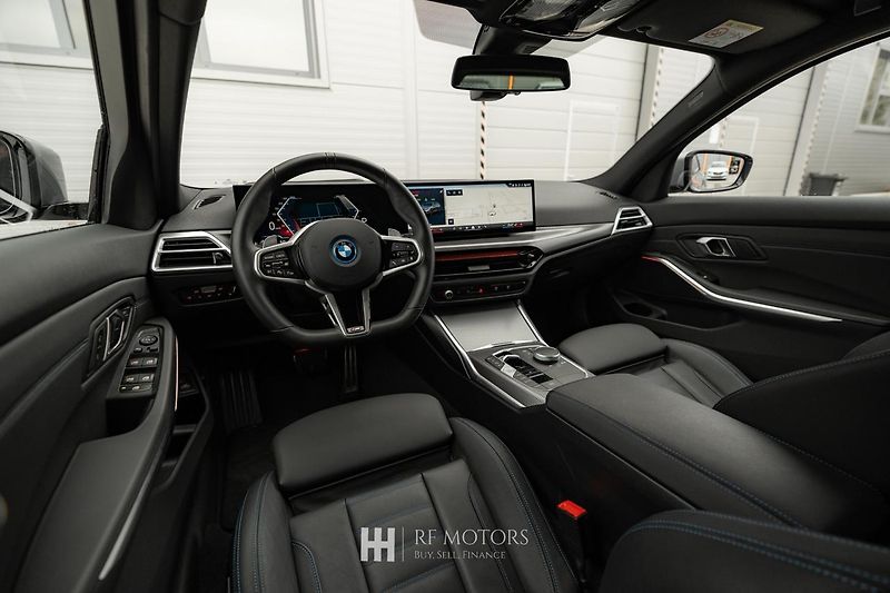 BMW Řada 3 (2025) 330e Touring 292 k, M paket - fotka 13 z 20