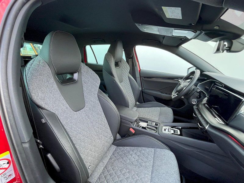 Škoda Octavia (2025) COMBI SPORTLINE 1,5 TSI M-HEV - fotka 20 z 50