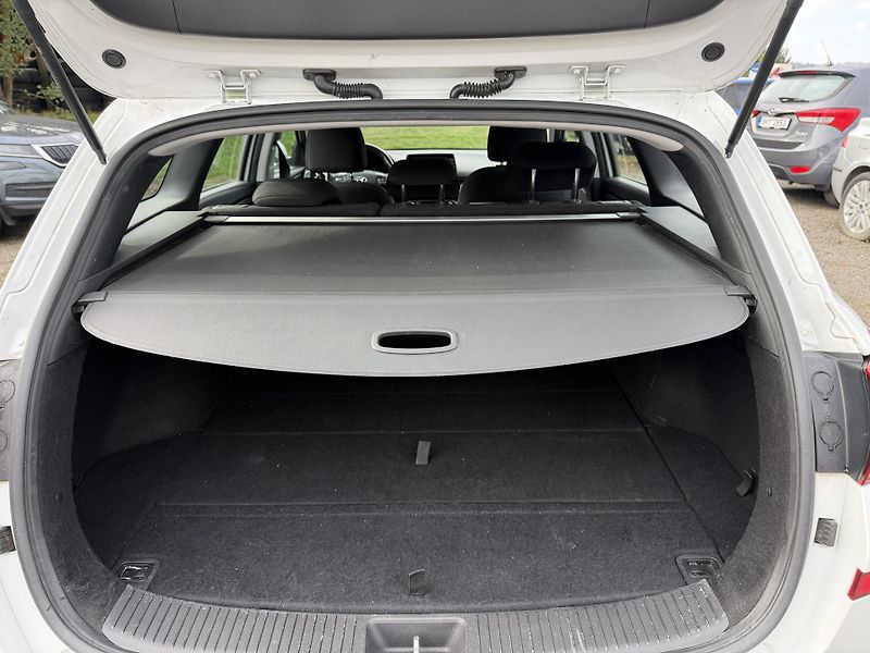 Hyundai i30 1.6 CRDi - fotka 10 z 23
