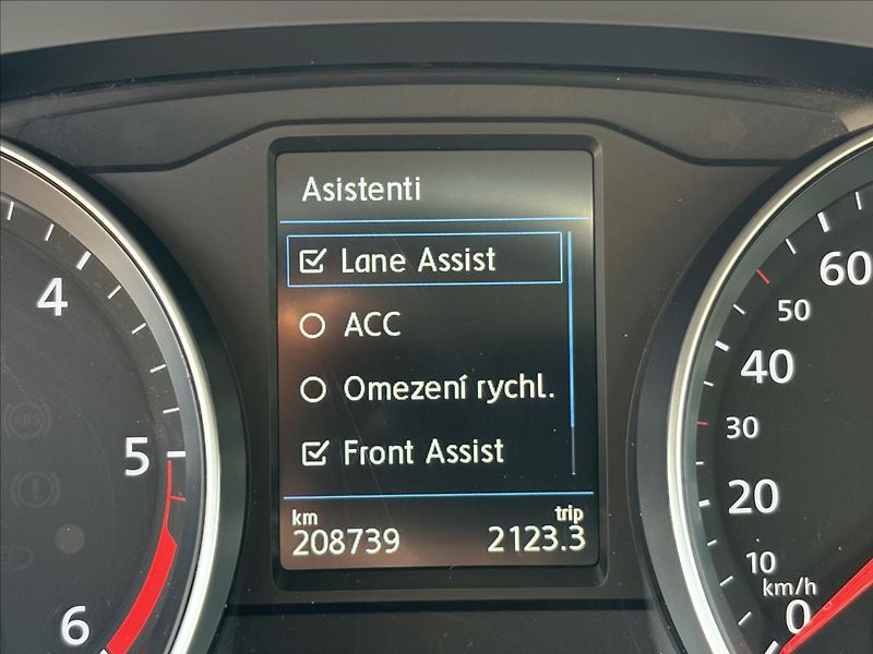 Volkswagen Passat 2,0 TDi140kW,Matrix,ACC,Kamera - fotka 27 z 45