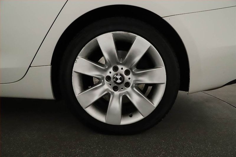 BMW Řada 5 (2012) 530d GT, Automat, Navi, Xenony - fotka 20 z 20