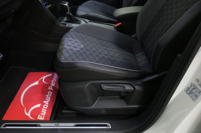 Volkswagen Tiguan (2022) R-line 2,0TDI 147 KW 4M DSG - fotka 12 z 49
