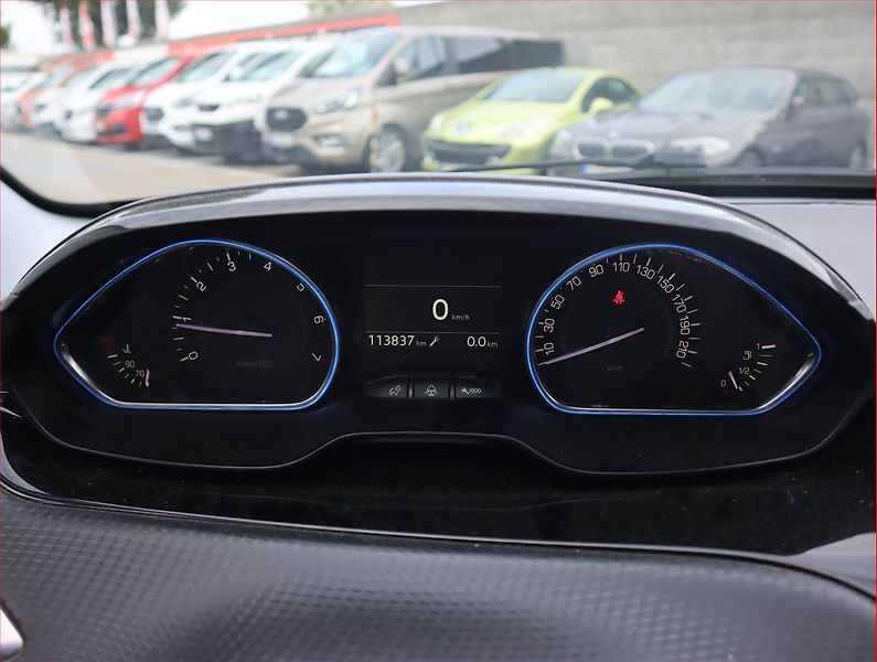 Peugeot 2008 (2019) 1.2 PureTech, Serv.kniha, Navi - fotka 11 z 20