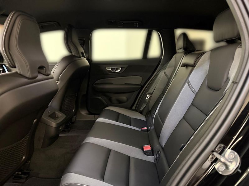 Volvo V60 (2026) 2,0 B4 Plus Dark  0282 - fotka 11 z 15