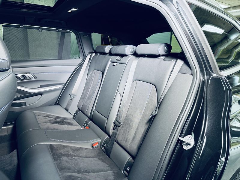 BMW Řada 3 (2023) 330d*xDRIVE*M-PAKET*ZÁR*TAŽNÉ - fotka 34 z 41