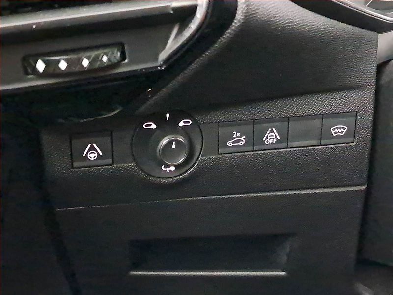 DS Automobiles DS7 Crossback (2024) 1.5 BlueHDI - fotka 19 z 26