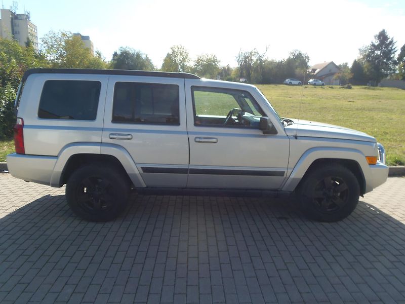 Jeep Commander (2007) 3.7 4x4 7 míst LPG n. nádrž - fotka 4 z 24