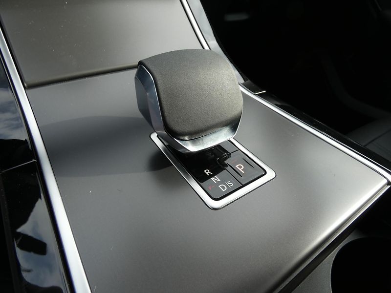 Land Rover Range Rover Velar (2026) 2,0 S D200 - fotka 24 z 41