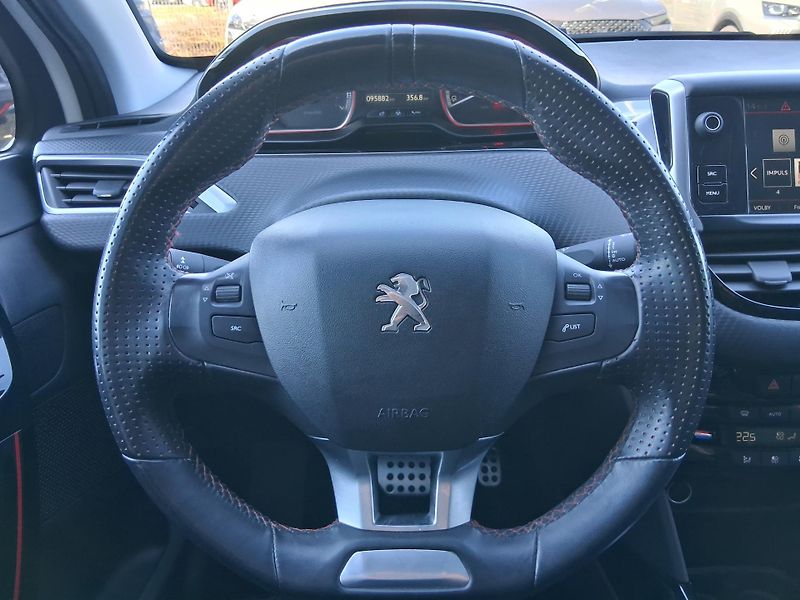 Peugeot 2008 GT LINE 1.2 PureTech 81 kW - fotka 11 z 30
