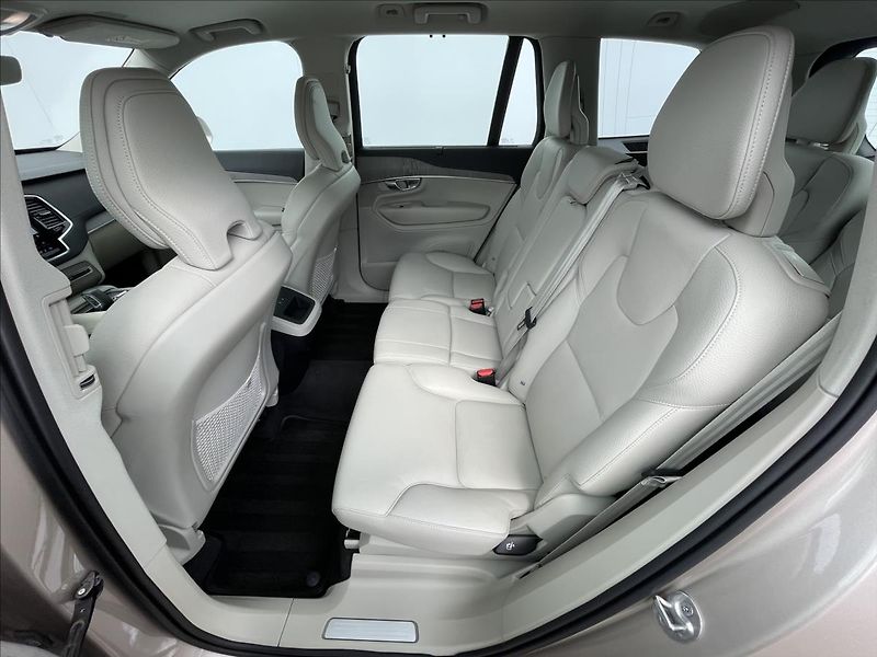 Volvo XC90 2,0 B5 AWD Plus Bright WEBA+TZ - fotka 15 z 25