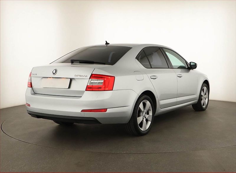 Škoda Octavia (2017) 1.0 TSI, Xenony, Tempomat - fotka 5 z 13