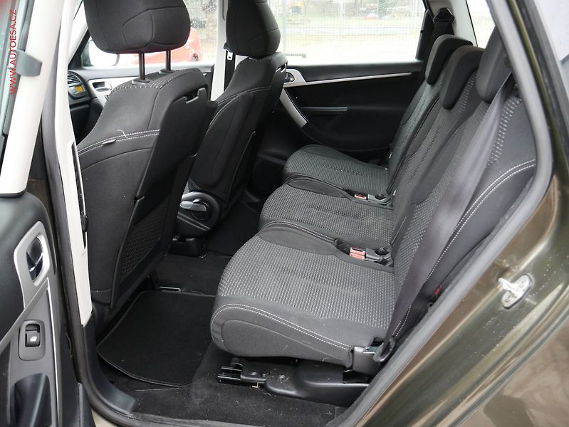 Citroën C4 Picasso (2013) 1.6 VTi, ČR, AC, tempo, +ALU - fotka 9 z 18
