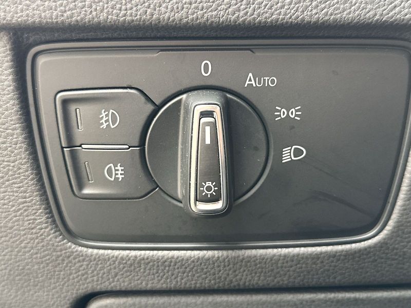 Volkswagen Passat (2022) Variant 2.0 TDI DSG Business - fotka 13 z 33
