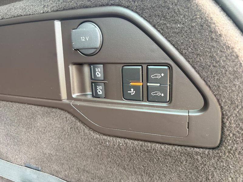 Volkswagen Touareg 3.0TDI V6 DSG 4x4 VZDUCH - fotka 35 z 56