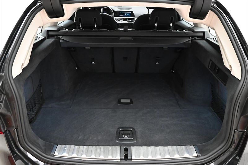 BMW Řada 3 2,0 320d 140 kW Steptronic Zár - fotka 10 z 31