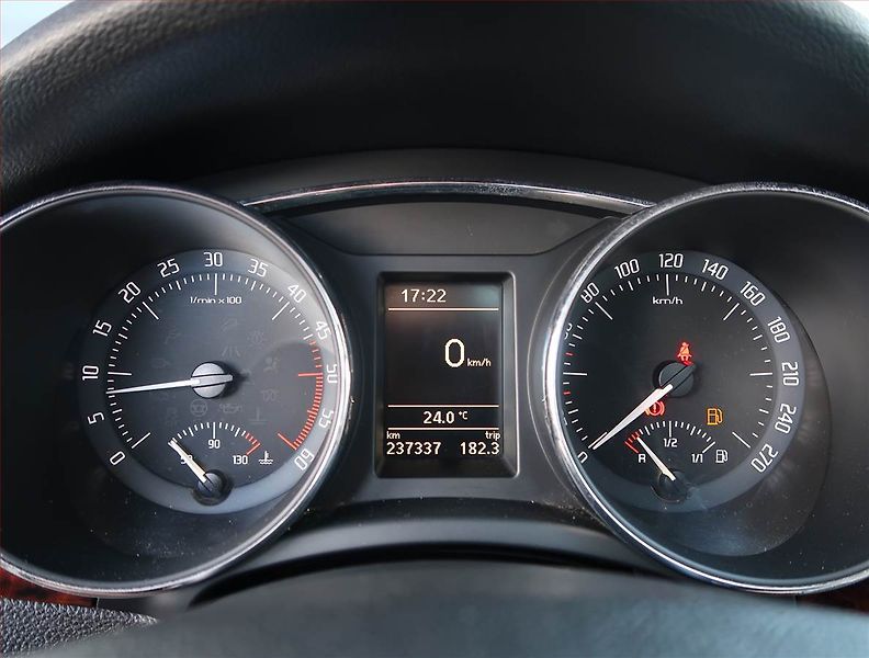Škoda Superb (2010) 2.0 TDI, Serv.kniha - fotka 11 z 21