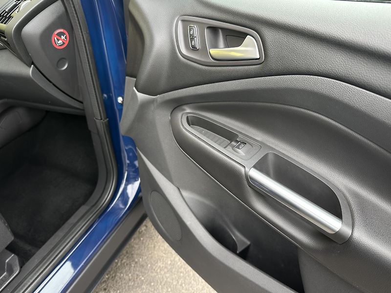Ford Kuga (2014) 2.0TDCI/103kW * ČR * 4x4  - fotka 19 z 33