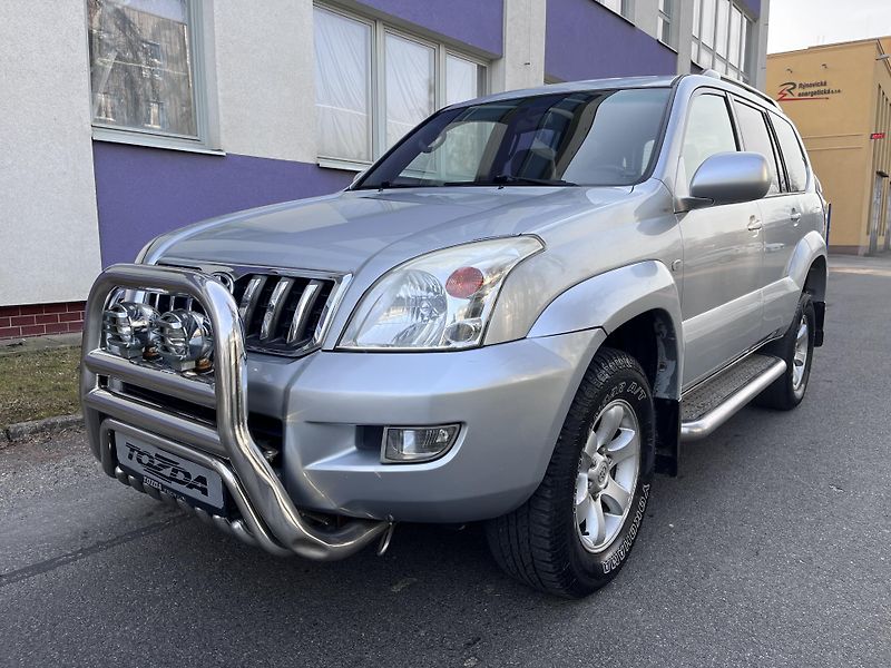 Toyota Land Cruiser 120 3,0D 4WD/automat 8-míst/ČR - fotka 1 z 39