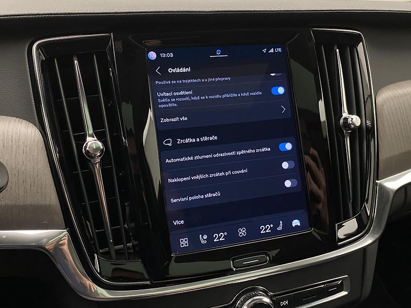 Volvo V90 CC B4 AWD MOMENTUM AUT - fotka 54 z 65