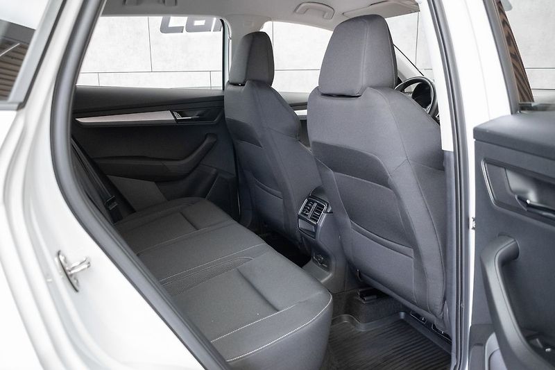 Škoda Karoq 1.5 TSI AMBITION*DPH*ČR 1.MAJ* - fotka 12 z 35