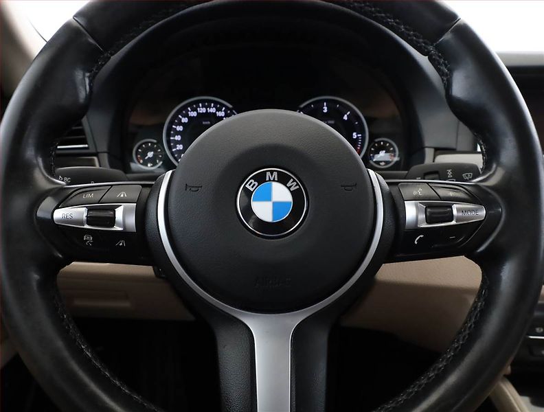 BMW Řada 5 (2016) 520d xDrive, 4X4, Automat, ČR - fotka 8 z 20