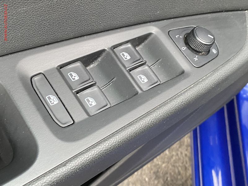 Seat Leon (2019) 1.6 TDi, Style, DSG, LED, ALU - fotka 11 z 18