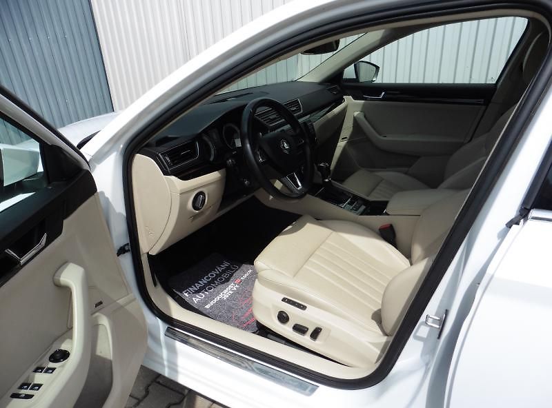 Škoda Superb III Combi 2.0 TSi Laurin & Kle - fotka 15 z 18