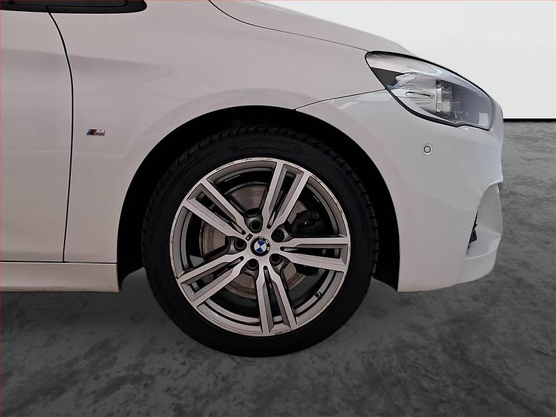 BMW Řada 2 (2017) M Sport 220i Gran Tourer - fotka 15 z 27