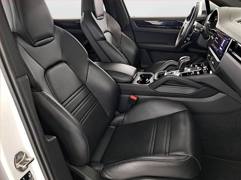 Porsche Cayenne (2023) V6 - fotka 9 z 20