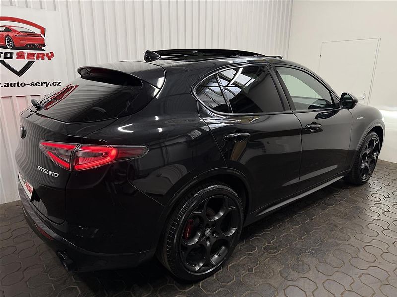 Alfa Romeo Stelvio VELOCE 206kW Q4 PANO TAŽNÉ R21 - fotka 8 z 43