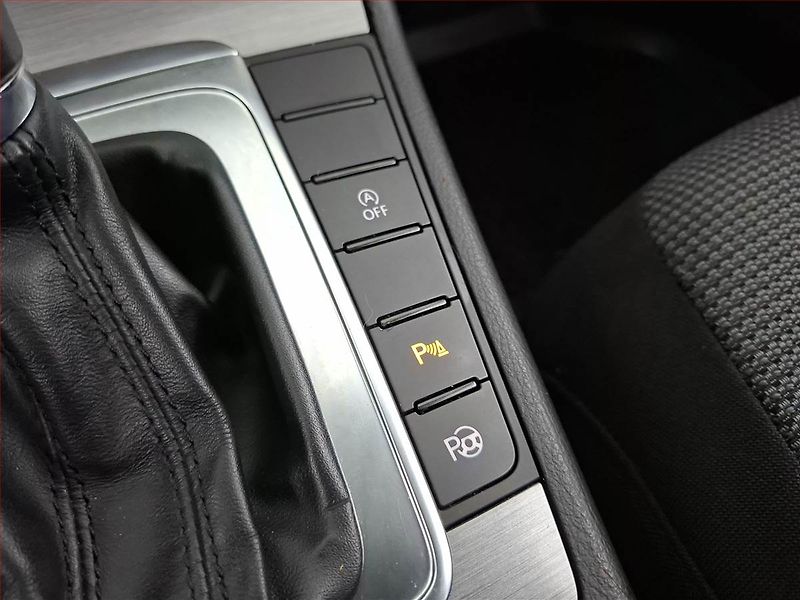 Volkswagen Passat (2012) 2.0 TDI, Automat, Xenony - fotka 18 z 19