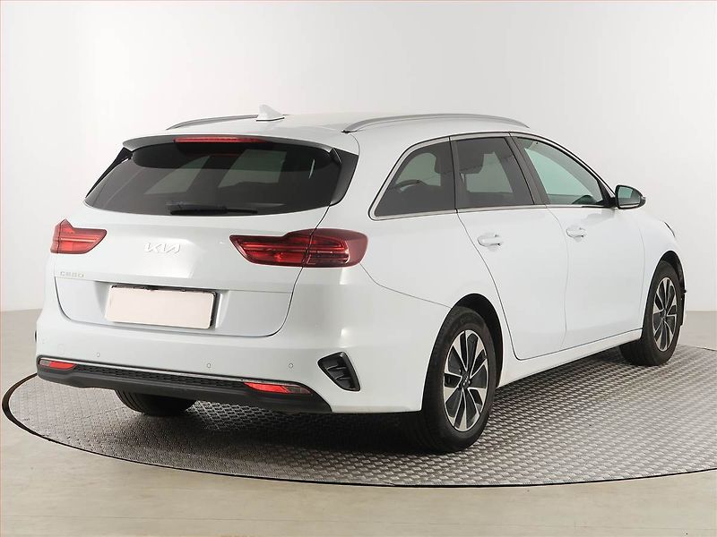Kia Ceed (2024) Gold 1.5 T-GDI - fotka 5 z 18