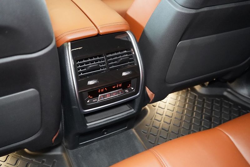BMW X5 30d xDrive, Vzduch, Nezávislé - fotka 46 z 49