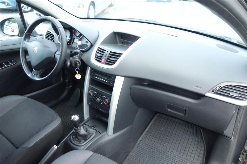 Peugeot 207 1,4 i 54KW, ČR, SERVIS. KN. - fotka 11 z 30