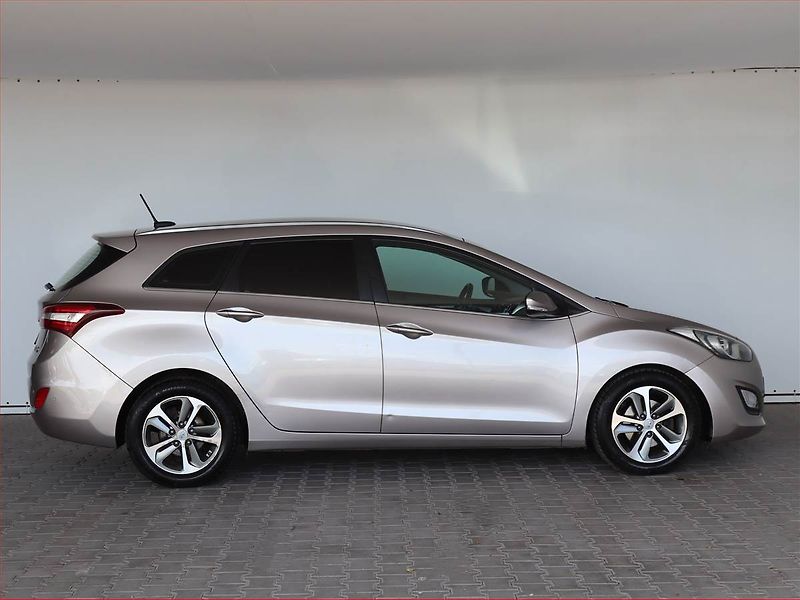Hyundai i30 (2016) 1.6 CRDi, Automat, Navi - fotka 6 z 19