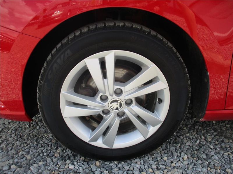 Škoda Fabia 1,0 TSI, serviska,DPH,1.maj,CZ - fotka 31 z 39