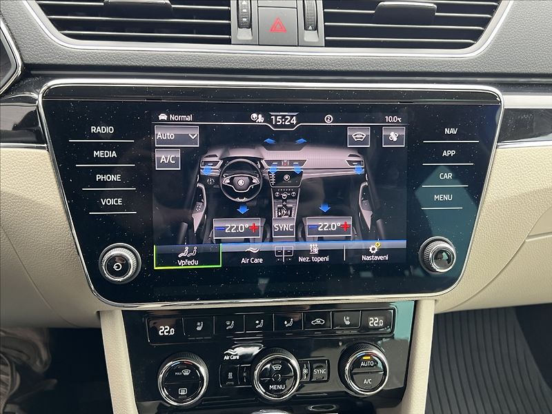 Škoda Superb 2,0 TDI 200HP L&K DSG 4X4 - fotka 36 z 40