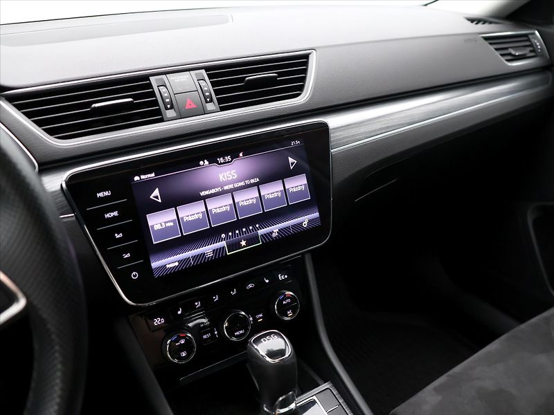 Škoda Superb iV 1,4 TSI 160kW Style DSG DPH - fotka 23 z 35