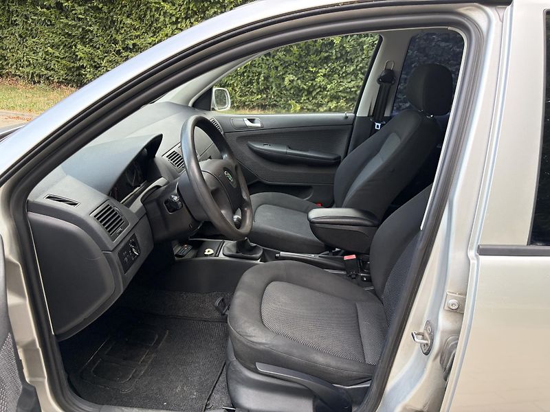 Škoda Fabia 1.4 16V - fotka 18 z 28