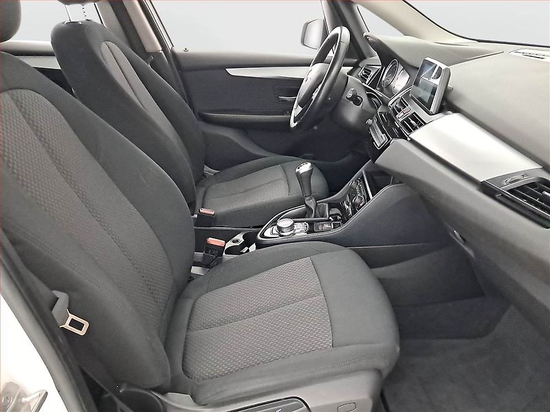 BMW Řada 2 (2019) 216i Active Tourer, Serv.kniha - fotka 9 z 20