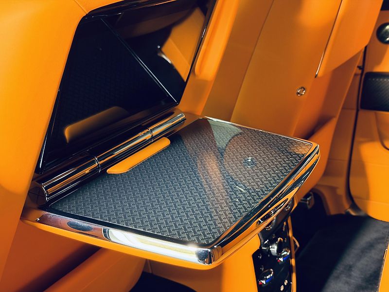 Rolls-Royce Cullinan (2026) Black B SHOOTING STARS BESPOKE - fotka 40 z 45