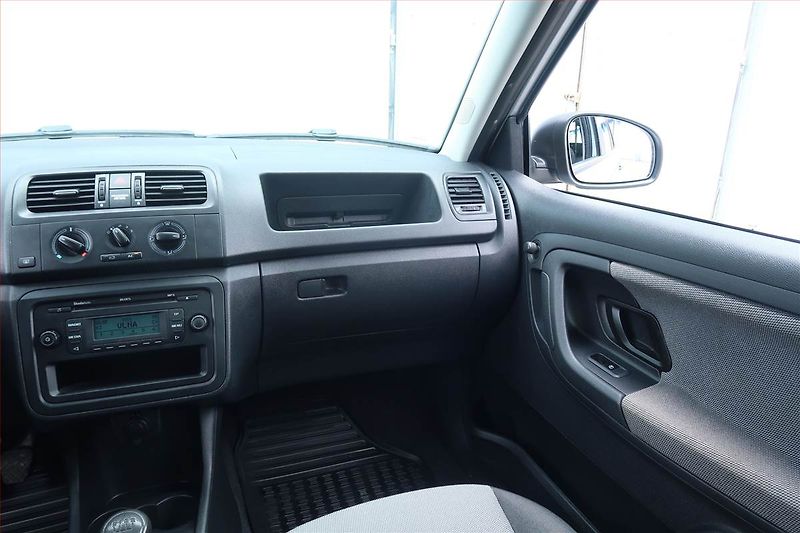 Škoda Fabia (2010) 1.2 TSI, Serv.kniha, Tempomat - fotka 8 z 16