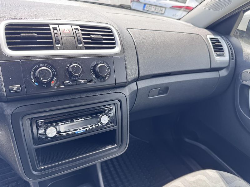 Škoda Fabia II 1.2 12V,73 tis km,1.Majitel - fotka 11 z 30