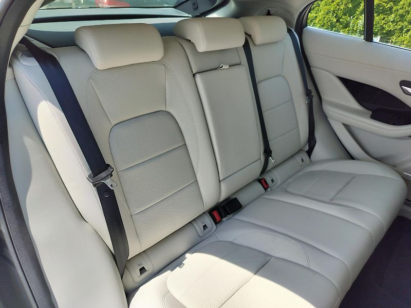 Jaguar I-Pace EV400 AWD HSE, navi, kůže     - fotka 30 z 36