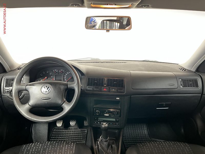 Volkswagen Golf (2002) 1.6i, Klima - fotka 7 z 11